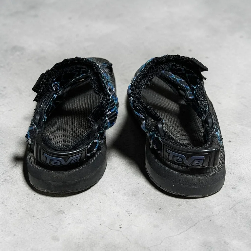 Teva Hurricane Classic Sport Sandals Blue Purple Black Geometric Pattern